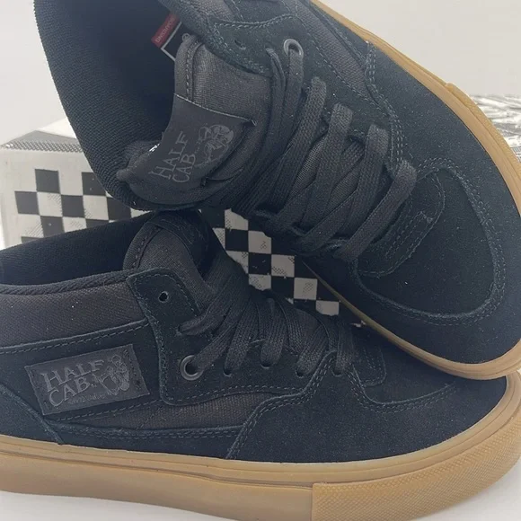 Vans WMNS Skate Half Cab Black/Gum
VN0A5FCDB9M
Sneakers - Picture 14 of 16